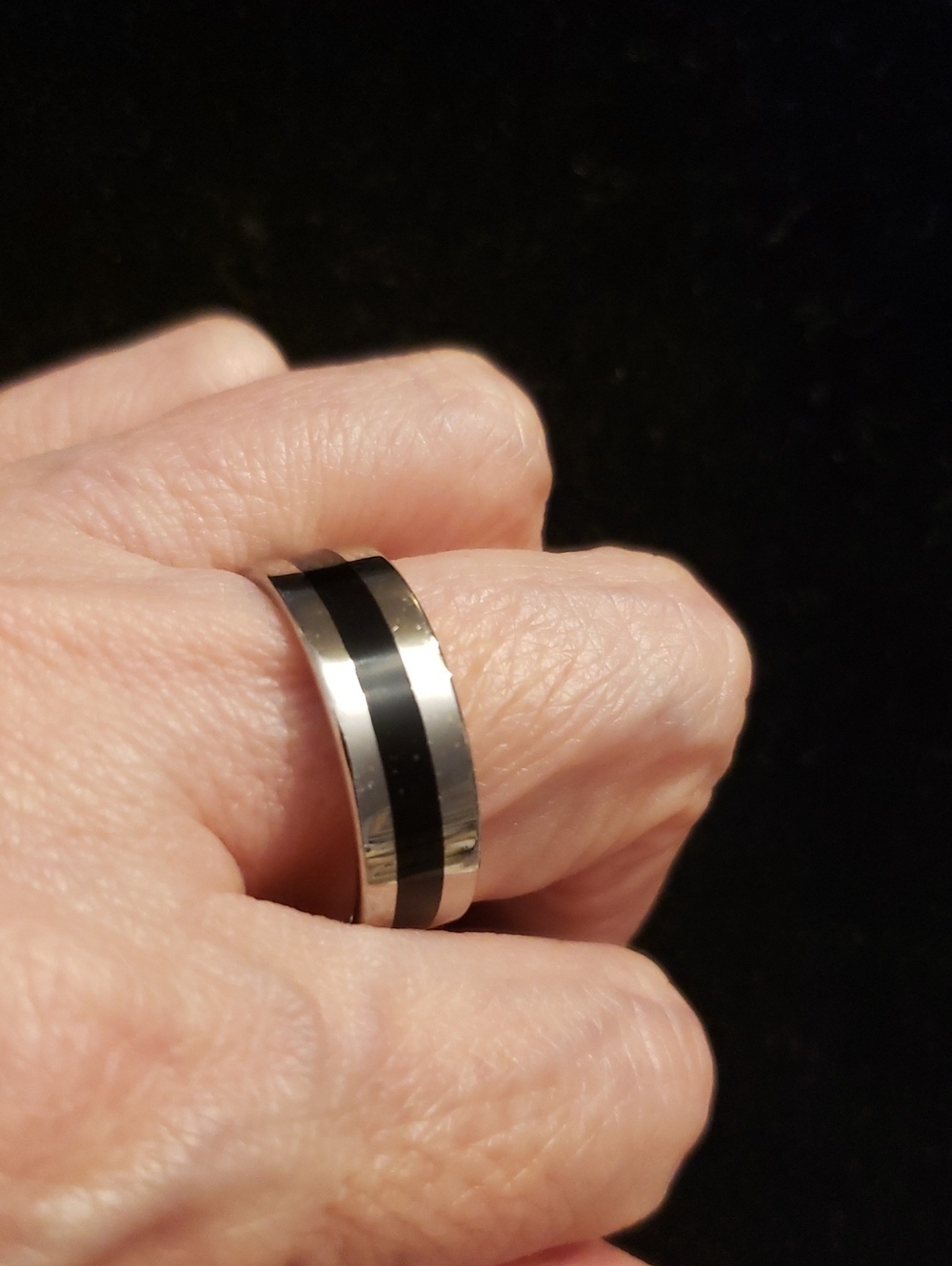 NEW SIZE 11 Smooth Men's Silvertone Band (Appears Stainless Steel) Black Center